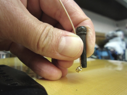 how-to-restring-an-acoustic-guitar