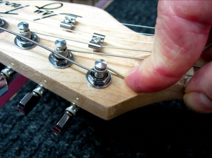how to restring an electric guitar